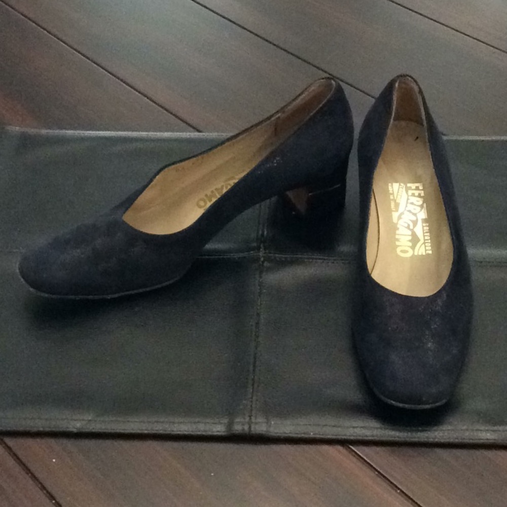 Vintage Salvatore Ferragamo Heels Black Suede 7.5A